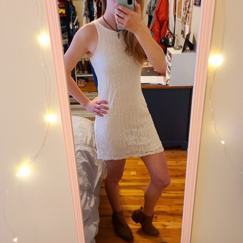✨️Will be donated on 12/3✨️Boho White Patterned Dress